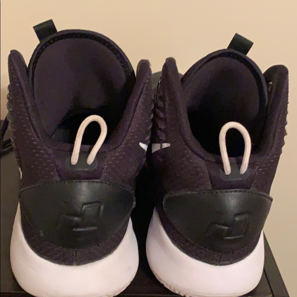 Nike HyperDunk Basketball Shoe - Picture 3 of 5